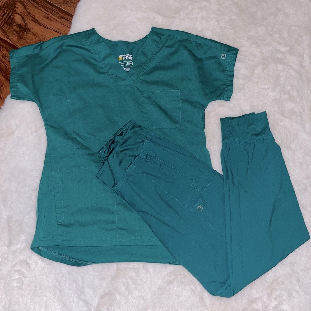 Wonderwink hunter green scrub set